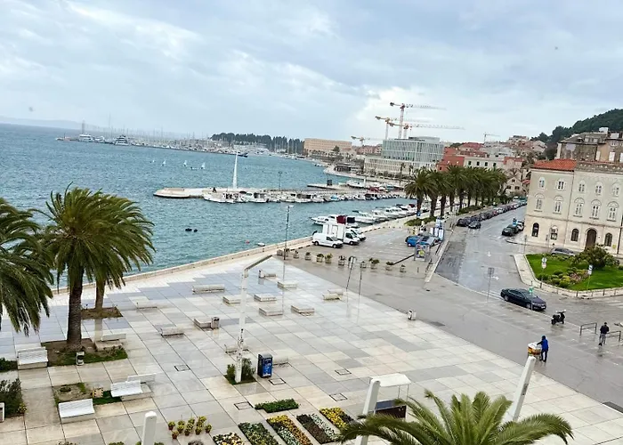 Luxury Skyfall 4* スプリト