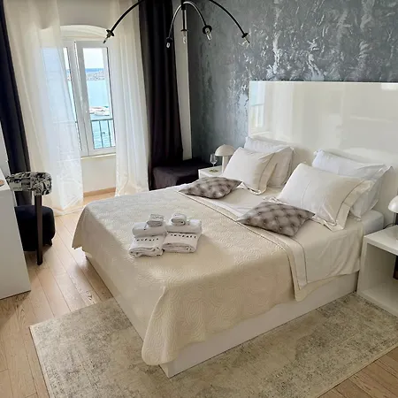 Luxury Skyfall Гостевой дом Сплит