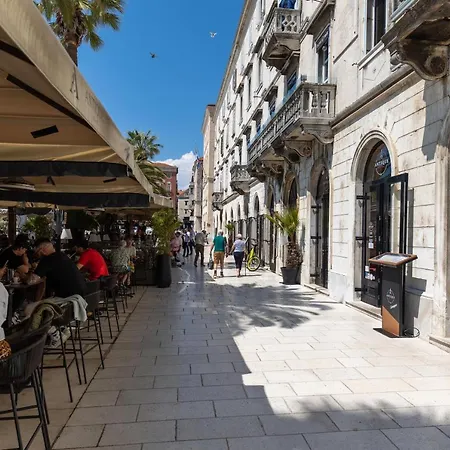 Luxury Skyfall ゲストハウス 4*