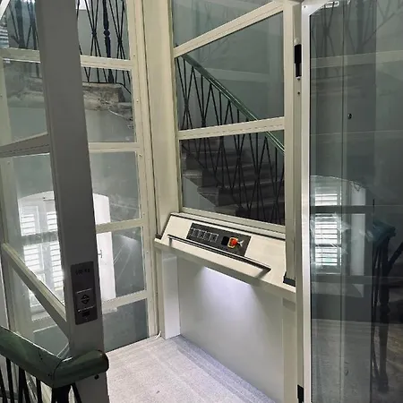 Luxury Skyfall ゲストハウス