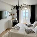 Luxury Skyfall Vendégház 4*