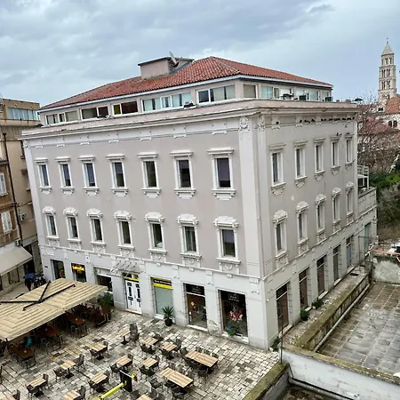 Luxury Skyfall Πανσιόν