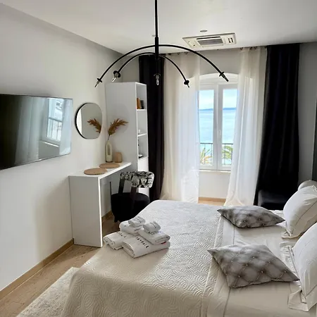 Luxury Skyfall Konukevi 4*