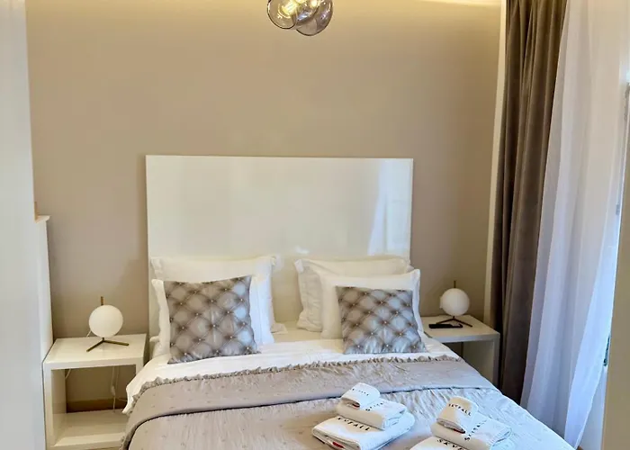 Πανσιόν Luxury Skyfall