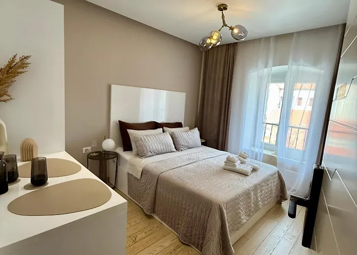 Luxury Skyfall Πανσιόν 4*